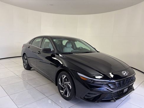 New 2026 Hyundai Elantra Limited FWD image 7