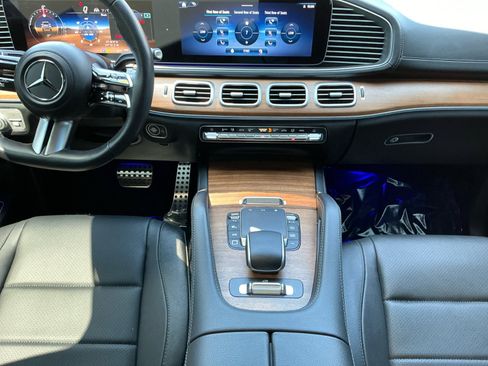 Used 2025 Mercedes-Benz GLS 450 4MATIC image 10