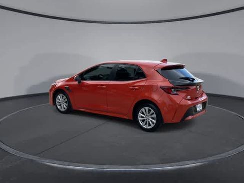 Used 2025 Toyota Corolla SE FWD image 2