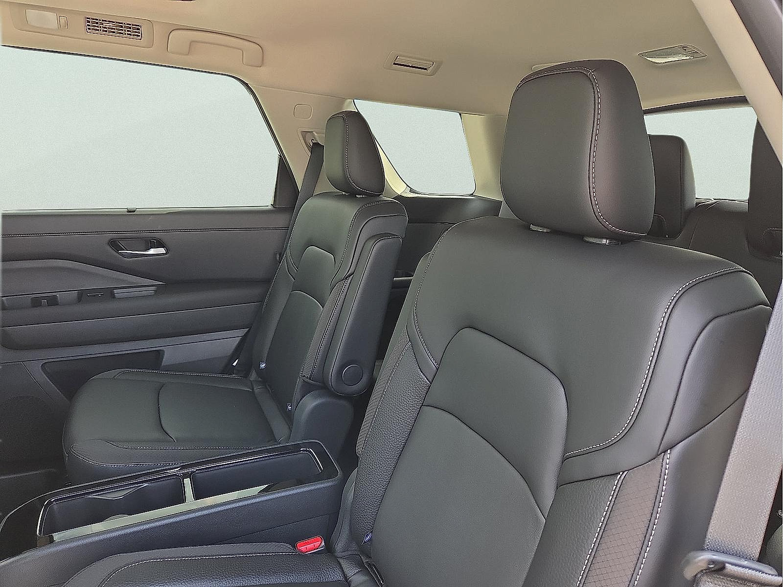 Used 2025 Nissan Pathfinder SL w/ SL Premium Package FWD image 10