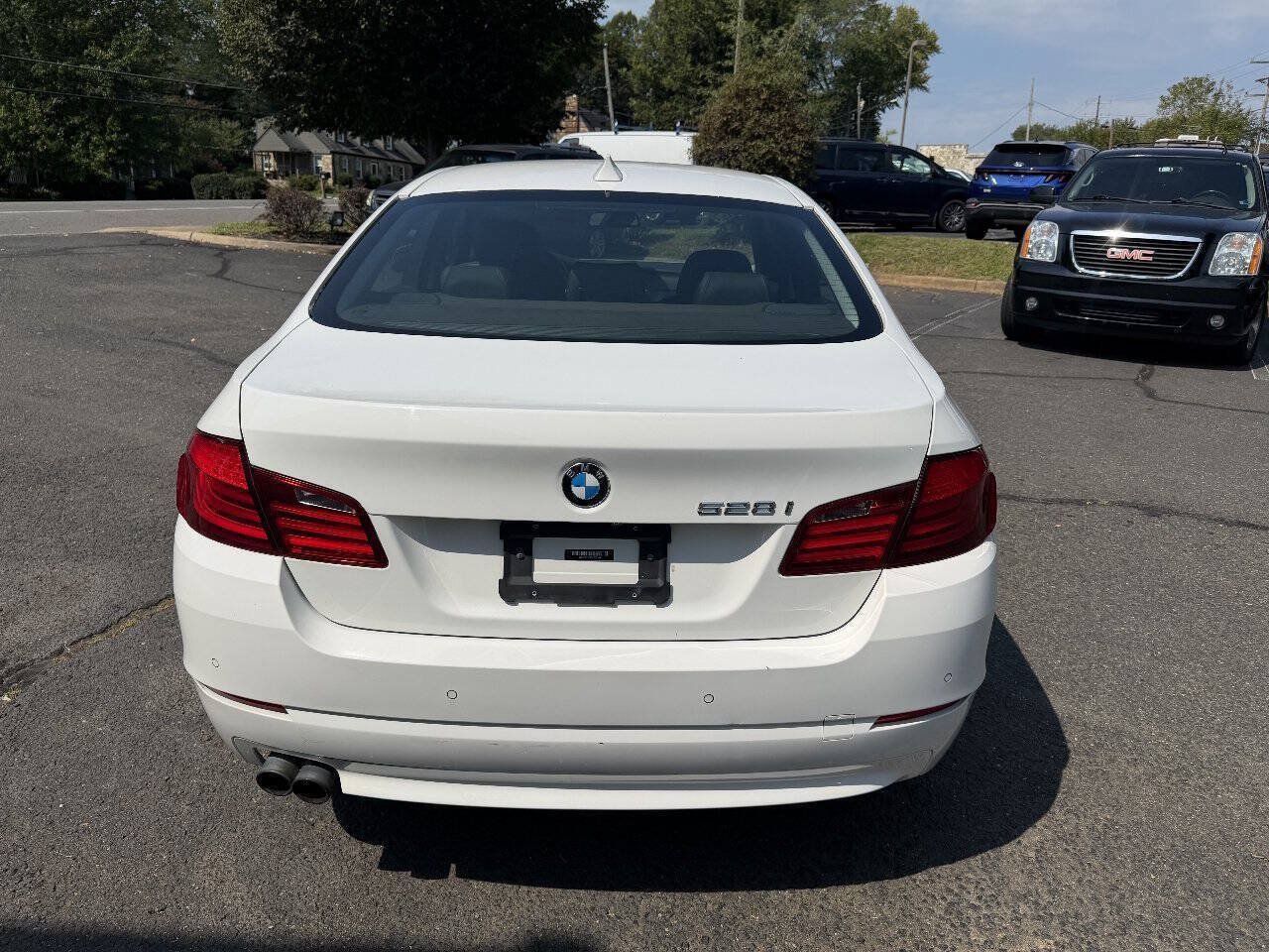 Used 2011 BMW 528i Sedan RWD image 6