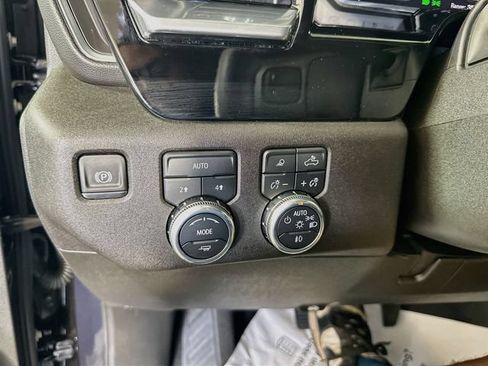 Used 2025 GMC Sierra 1500 SLT AWD/4WD image 11