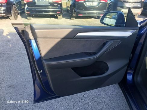 Used 2022 Tesla Model Y Long Range AWD/4WD image 12