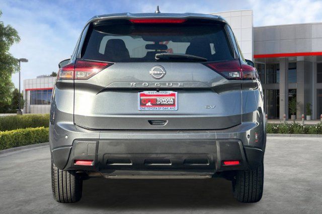 Used 2024 Nissan Rogue SV FWD image 5