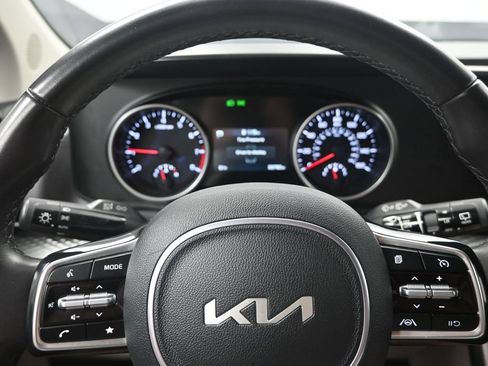 Certified 2024 Kia Carnival LX FWD image 14