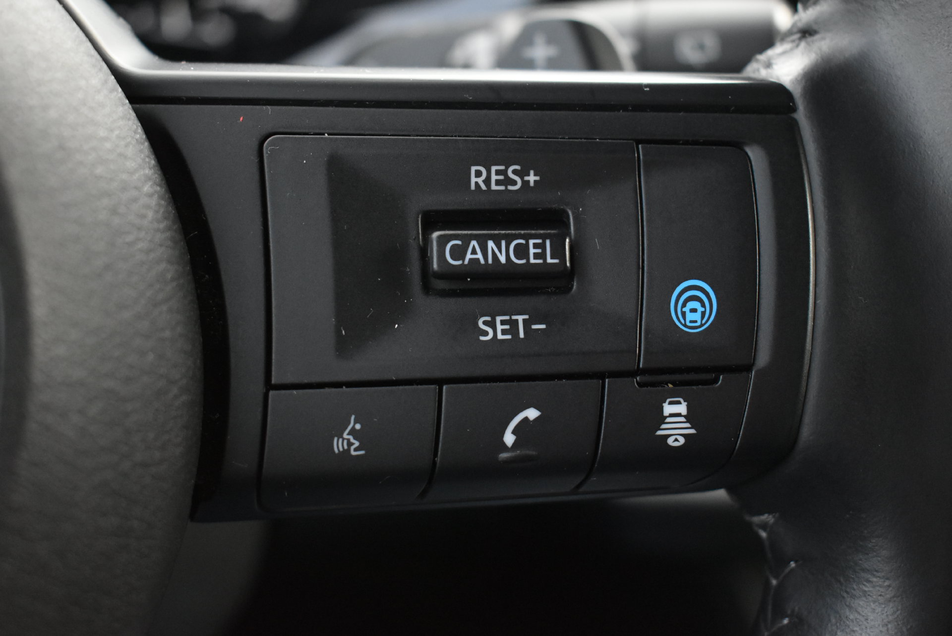 Used 2025 Nissan Pathfinder SV AWD/4WD image 21