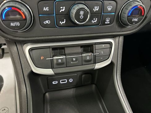 Used 2024 GMC Terrain SLE w/ Driver Convenience Package AWD/4WD image 17