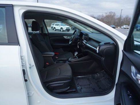 Used 2023 Kia Forte LXS image 19