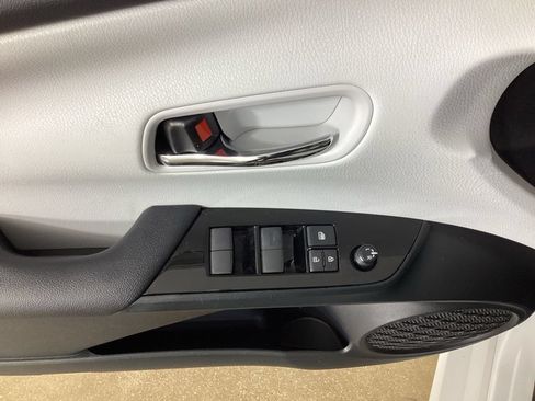 Used 2022 Toyota Prius XLE FWD image 13
