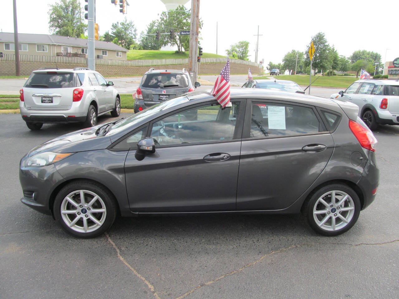 Used 2015 Ford Fiesta SE w/ Equipment Group 201A FWD image 2