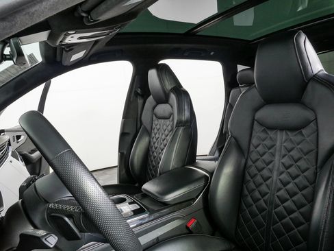 Used 2022 Audi SQ7 Prestige AWD/4WD image 5