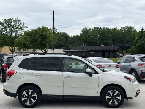 Used 2017 Subaru Forester 2.5i Premium AWD/4WD image 4