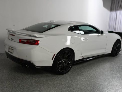 Used 2018 Chevrolet Camaro ZL1 RWD image 8