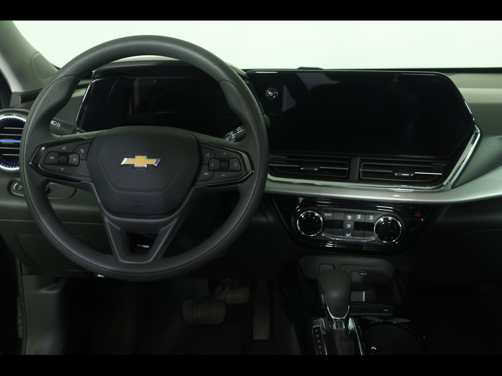 Used 2025 Chevrolet Trax LT FWD image 11