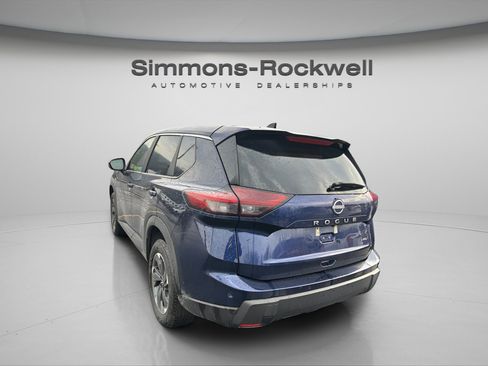 Used 2025 Nissan Rogue SV image 6