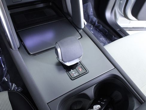 Used 2025 Land Rover Discovery Sport S image 30