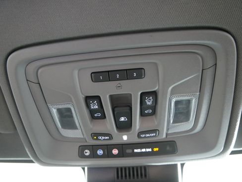 Used 2023 GMC Sierra 1500 SLT w/ SLT Premium Package AWD/4WD image 31