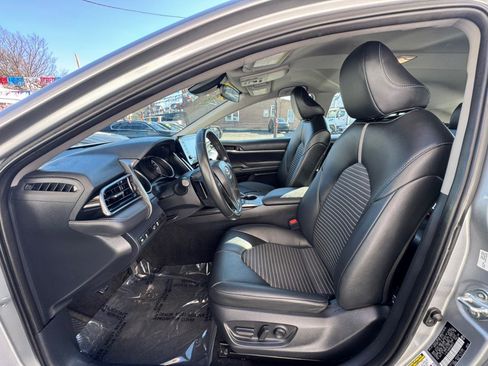 Used 2024 Toyota Camry SE FWD image 9