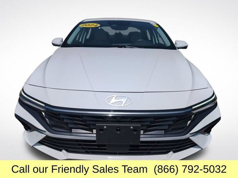Used 2024 Hyundai Elantra Limited FWD image 9
