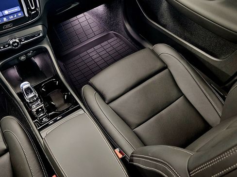 New 2026 Volvo XC40 B5 Plus w/ Climate Package image 17