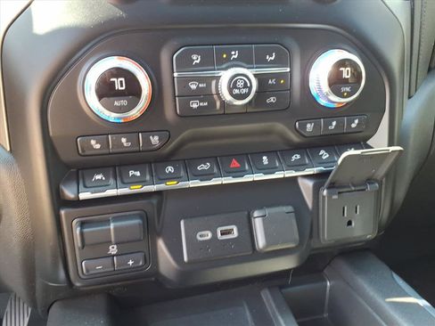 Used 2021 GMC Sierra 1500 Denali w/ Denali Ultimate Package image 11
