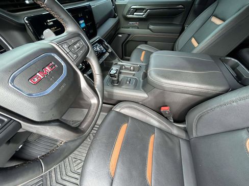 Used 2024 GMC Sierra 1500 AT4 w/ AT4 Premium Package AWD/4WD image 10