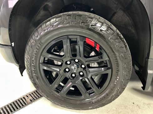 Used 2023 Chevrolet Silverado 1500 RST w/ Redline Edition AWD/4WD image 9