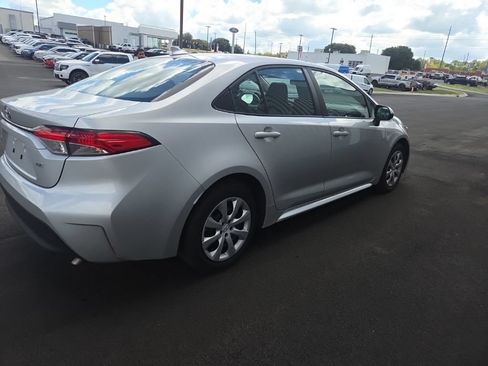Used 2025 Toyota Corolla LE FWD image 14