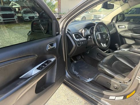 Used 2014 Dodge Journey Limited w/ Flexible Seating Group image 9