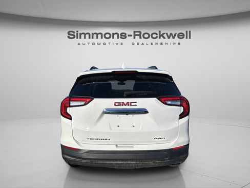Used 2022 GMC Terrain SLE w/ Driver Convenience Package image 5