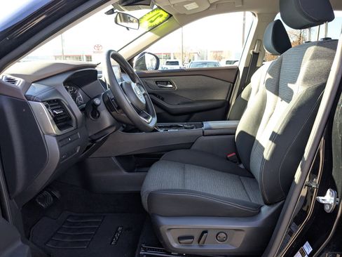 Used 2021 Nissan Rogue SV image 25