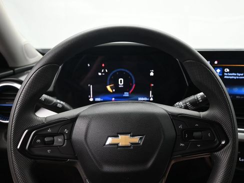 Used 2025 Chevrolet Trax LT FWD image 12