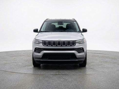 Used 2025 Jeep Compass Limited image 2