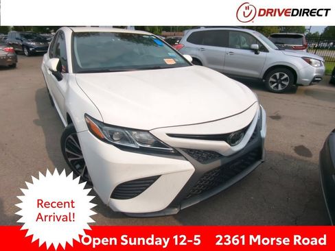 Used 2018 Toyota Camry SE w/ Accessory Appearance Package FWD image 1
