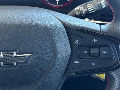 Used 2024 Chevrolet Trax RS FWD image 28
