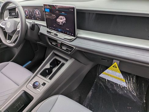 New 2026 Volkswagen Tiguan SE image 35