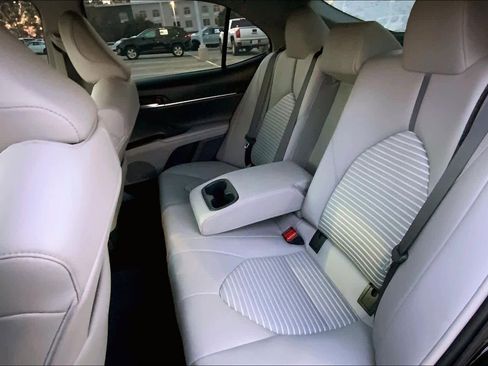 Used 2024 Toyota Camry SE image 20