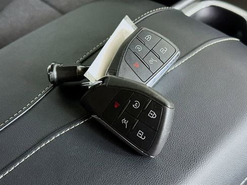 Used 2025 GMC Acadia Elevation image 22