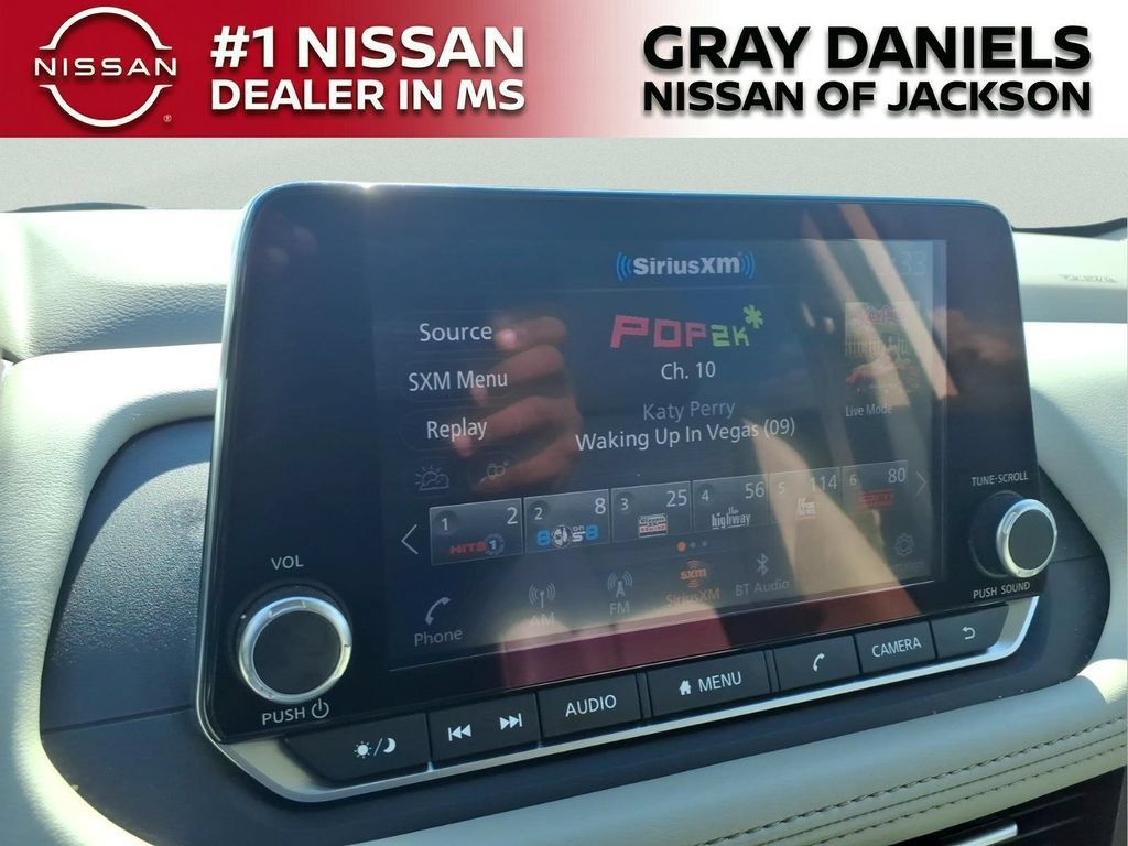 Used 2023 Nissan Rogue SV w/ SV Premium B Package FWD image 17