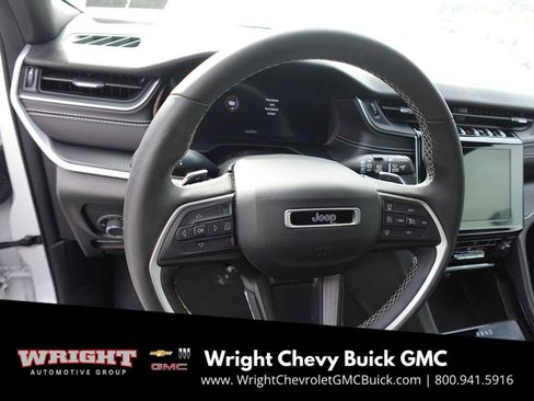 Used 2023 Jeep Grand Cherokee Altitude image 12