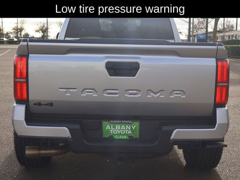 Used 2025 Toyota Tacoma TRD Sport image 5