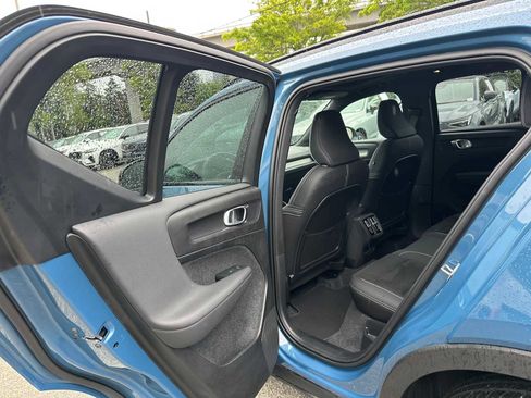 Certified 2025 Volvo XC40 B5 Plus AWD/4WD image 17