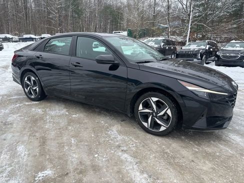 Used 2023 Hyundai Elantra SEL w/ Convenience Package image 10