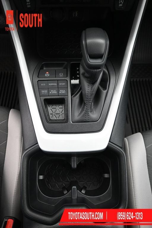 Used 2025 Toyota RAV4 XLE AWD/4WD image 19