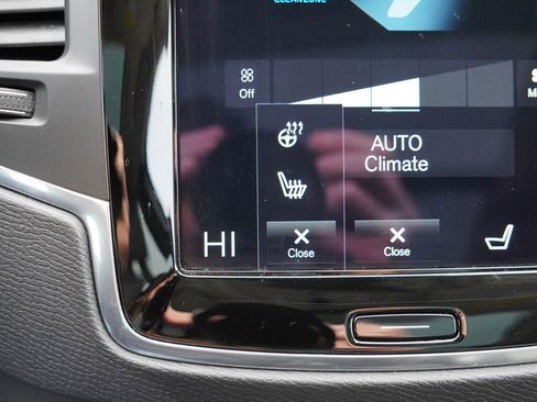 Used 2020 Volvo XC90 T5 Momentum w/ Protection Package Premier image 29