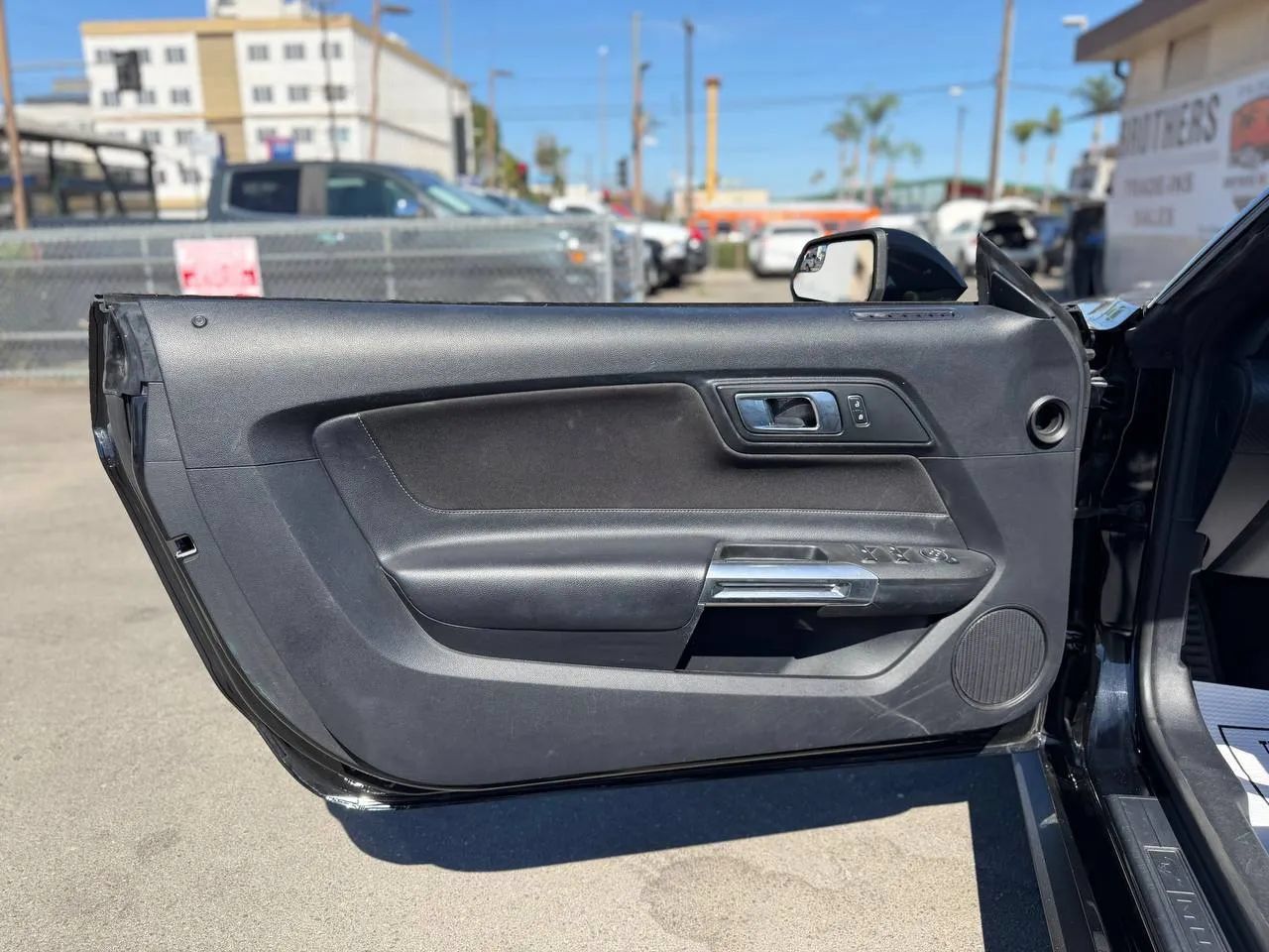 Used 2018 Ford Mustang Convertible RWD image 23