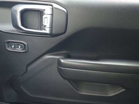 Used 2021 Jeep Gladiator Willys image 19