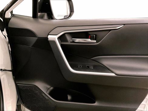 Used 2022 Toyota RAV4 SE w/ Convenience Package image 23