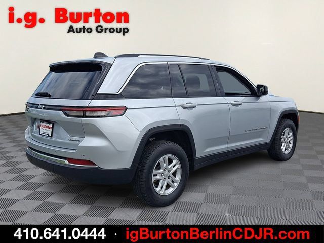 Used 2023 Jeep Grand Cherokee Laredo RWD image 6