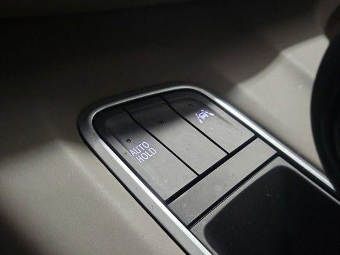 Used 2021 Cadillac Escalade Premium Luxury Platinum RWD image 29